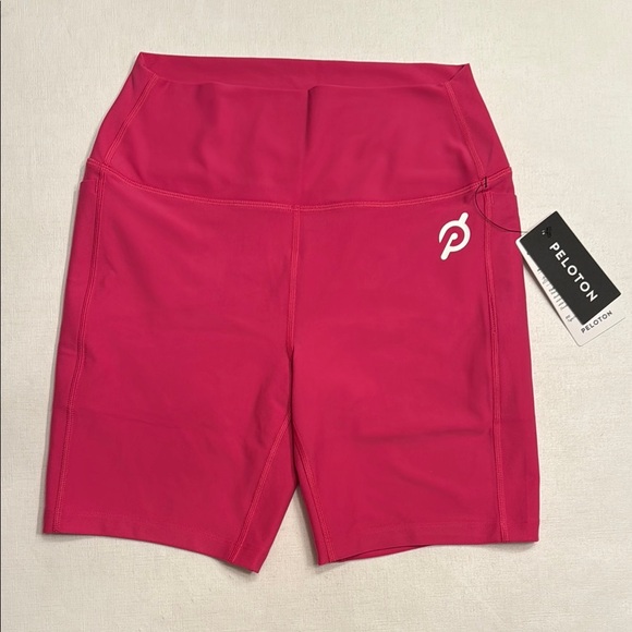 20. NWT Peloton Cadent Pocket Bike Short Very Berry - Picture 2 of 4
